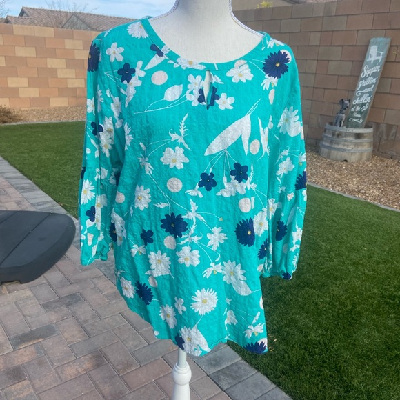 Beautiful Spring Blouse - Picture 2 of 9